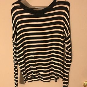 Long sleeve scoop neck